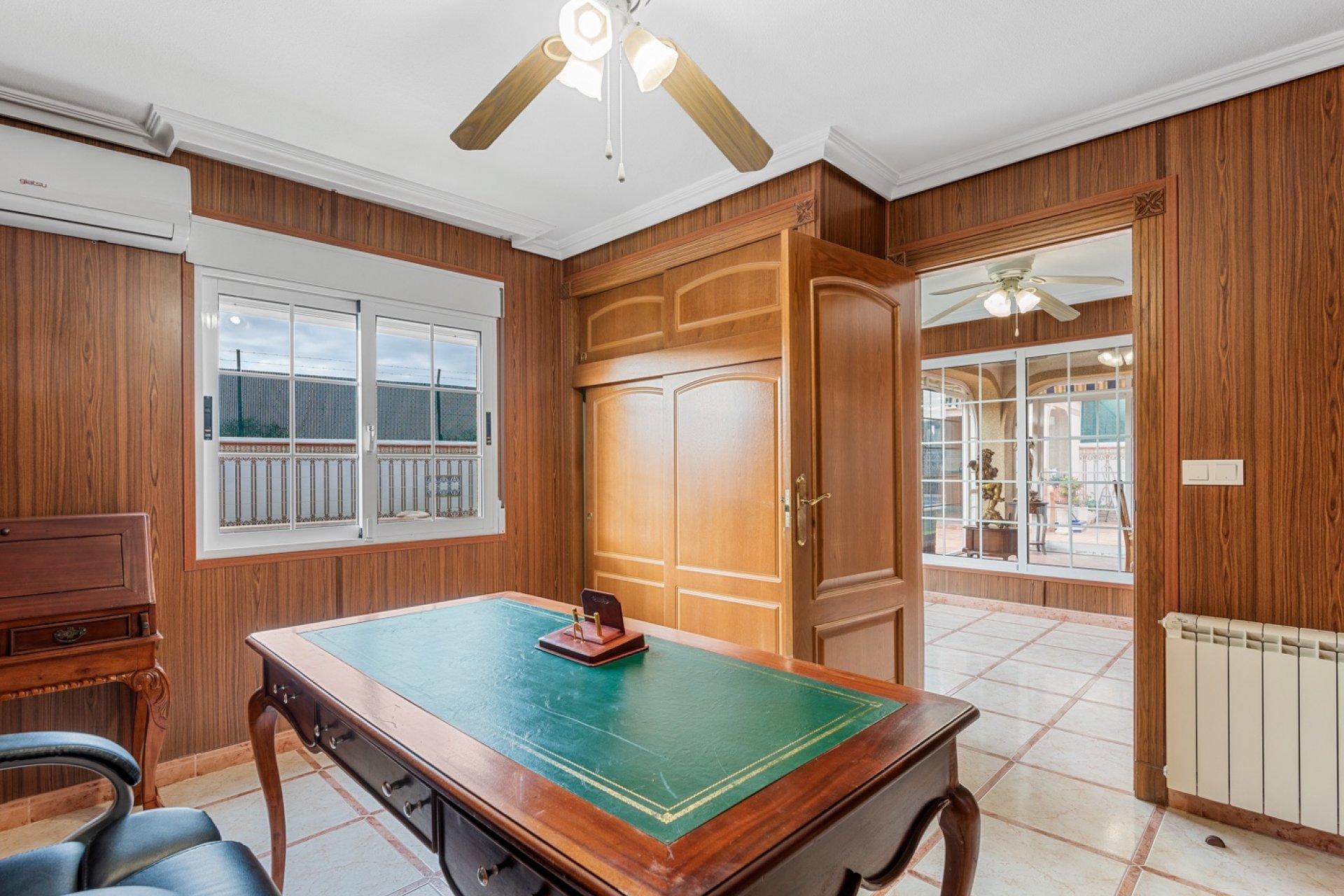 Resale - Villa - Torrevieja