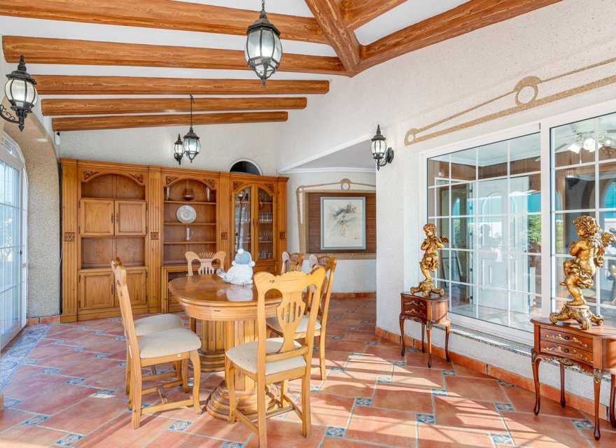 Resale - Villa - Torrevieja