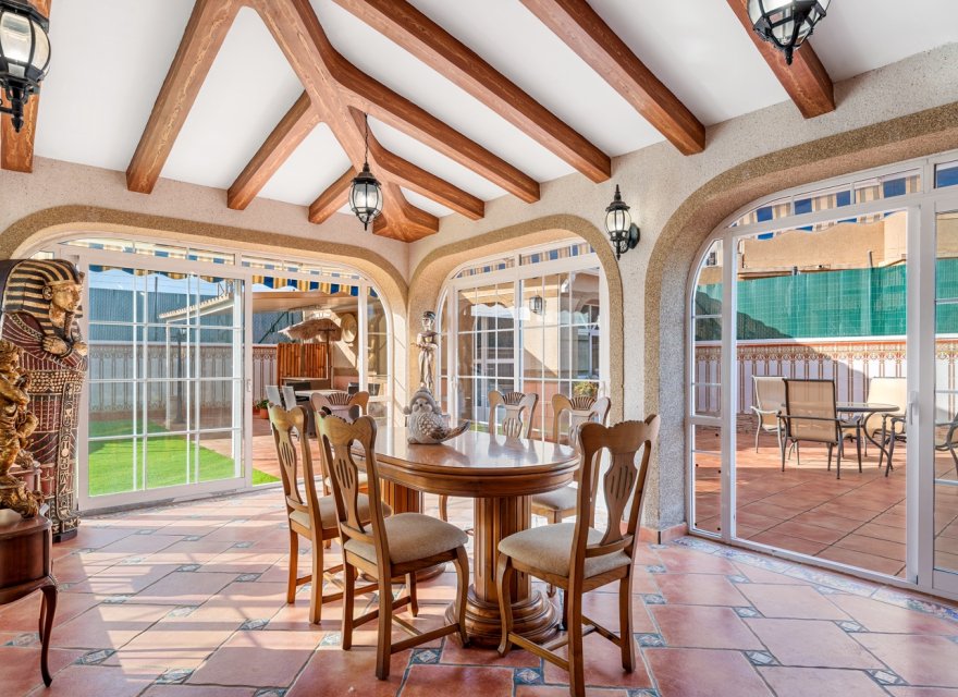 Resale - Villa - Torrevieja