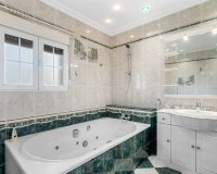 Resale - Villa - Torrevieja