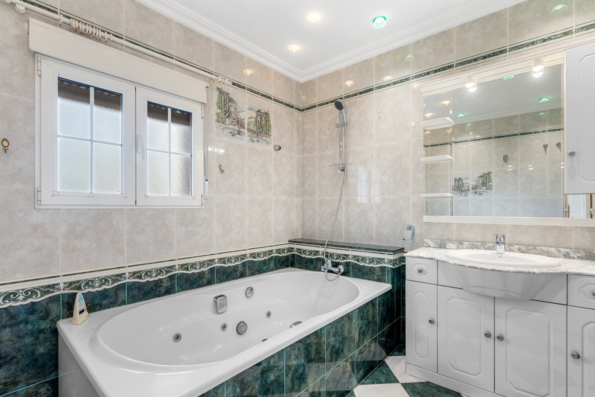 Resale - Villa - Torrevieja