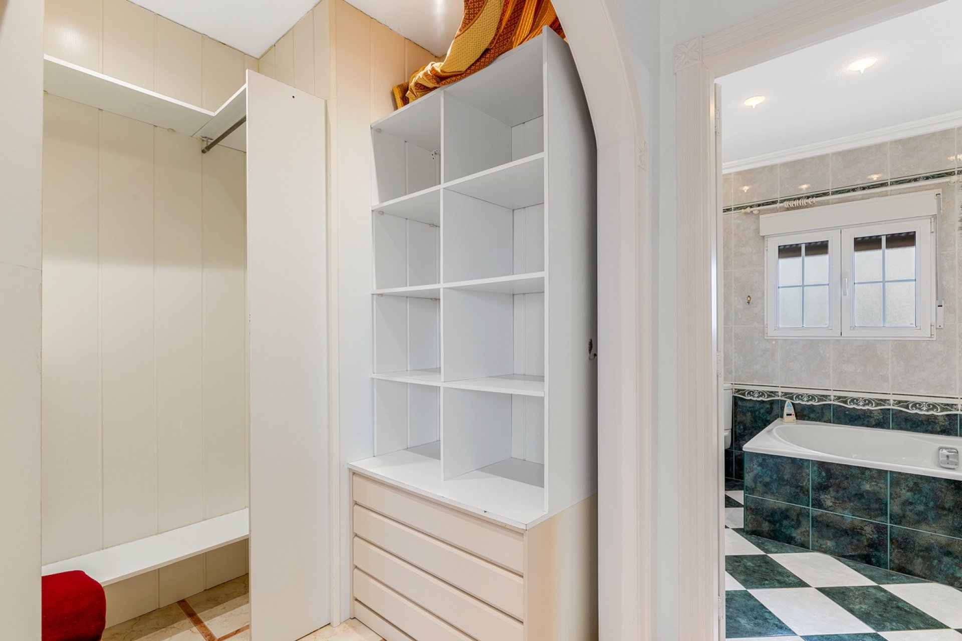 Resale - Villa - Torrevieja