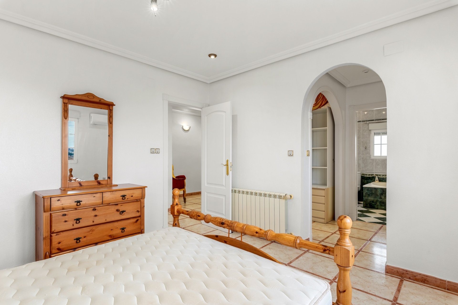 Resale - Villa - Torrevieja