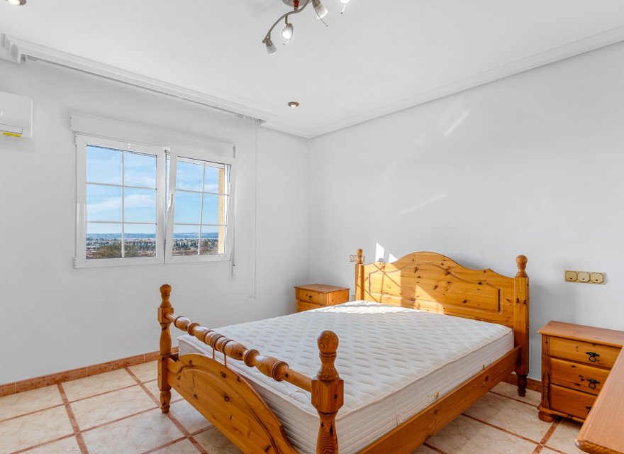 Resale - Villa - Torrevieja