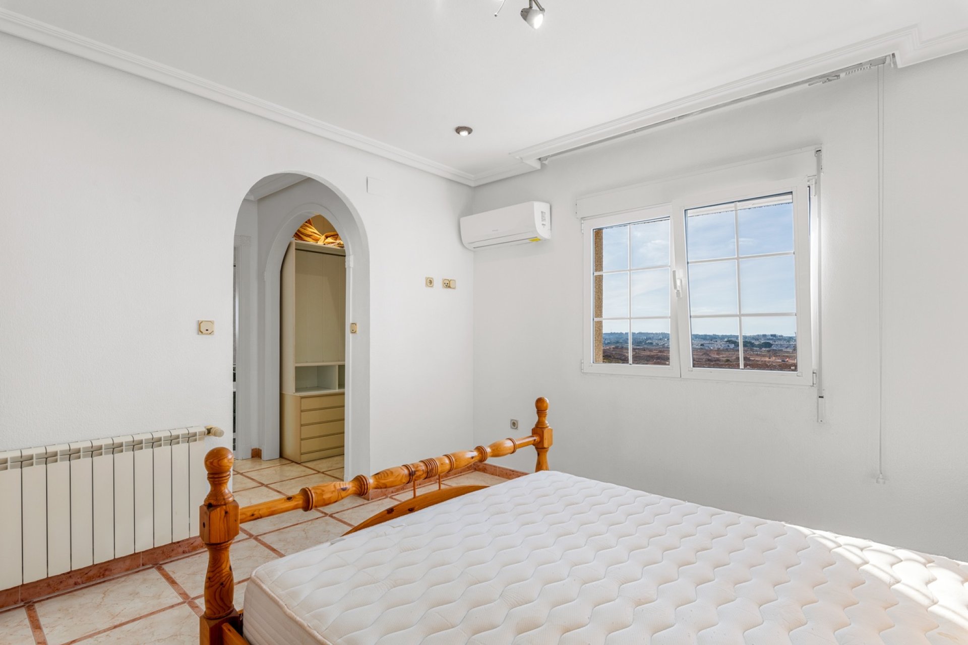 Resale - Villa - Torrevieja