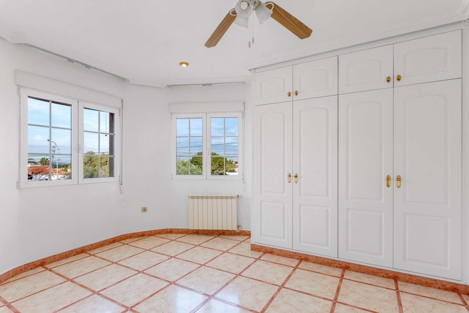 Resale - Villa - Torrevieja