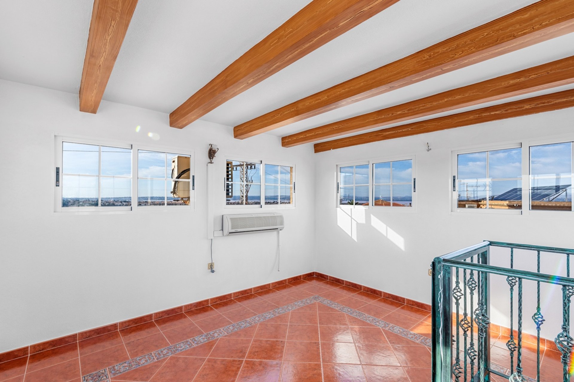 Resale - Villa - Torrevieja