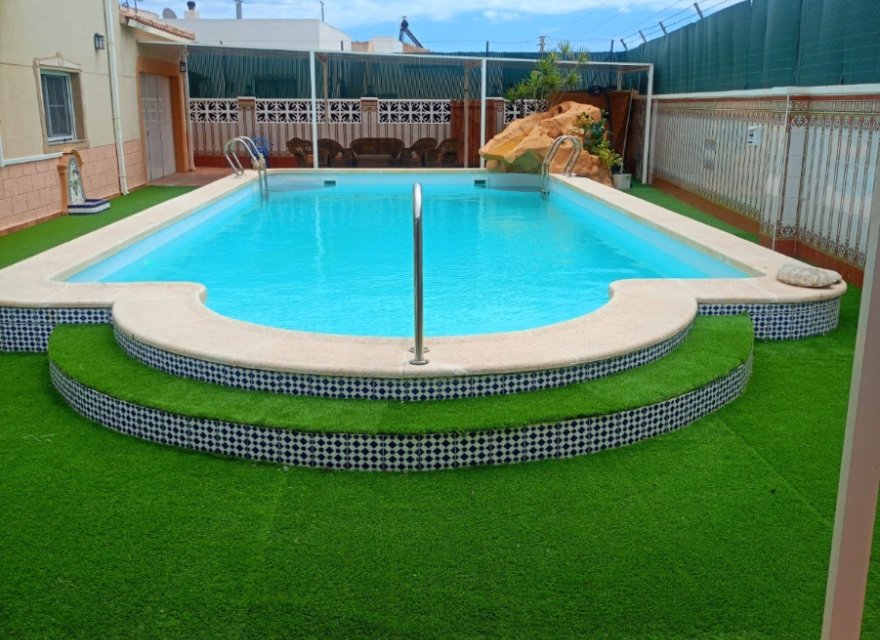 Resale - Villa - Torrevieja