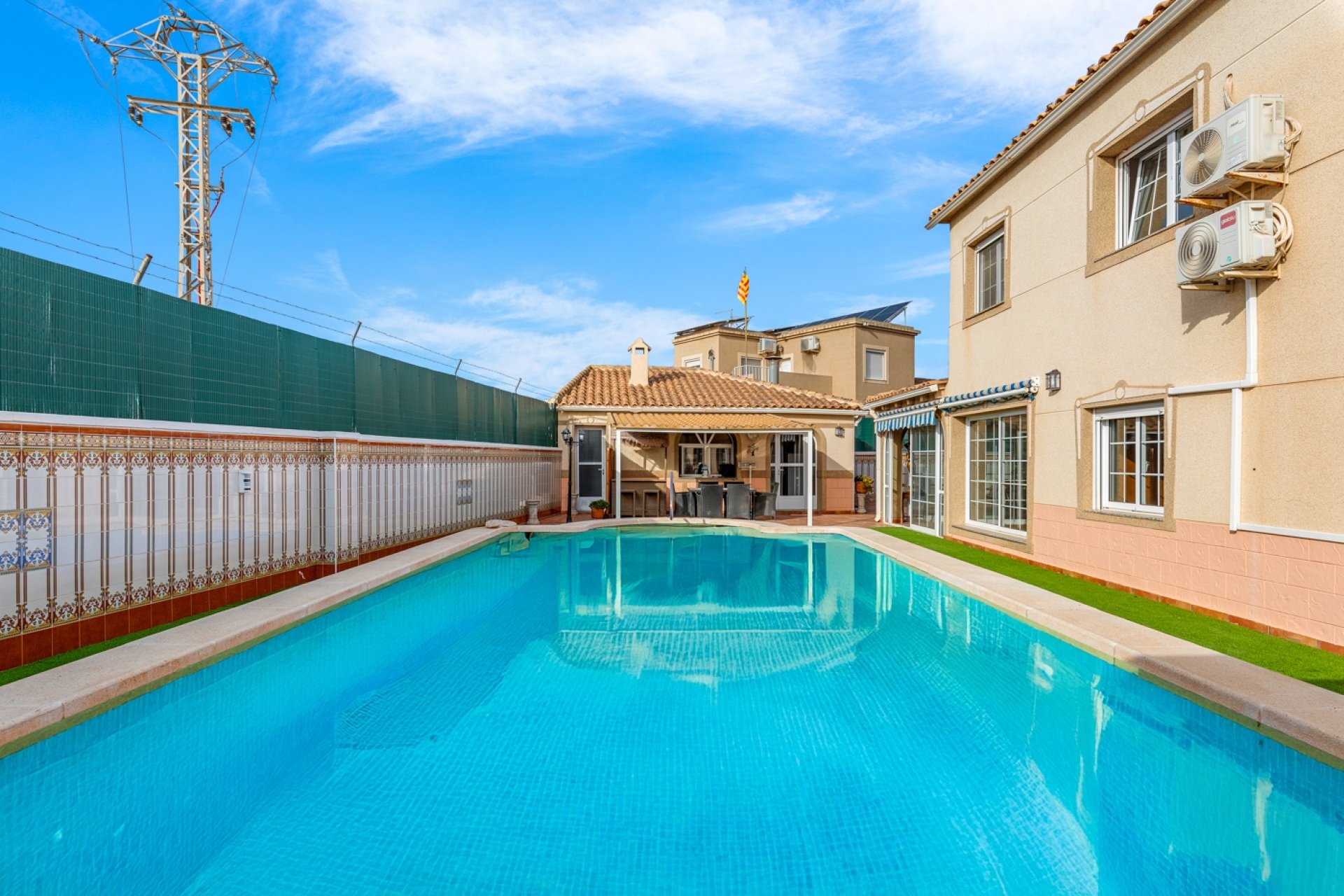 Resale - Villa - Torrevieja