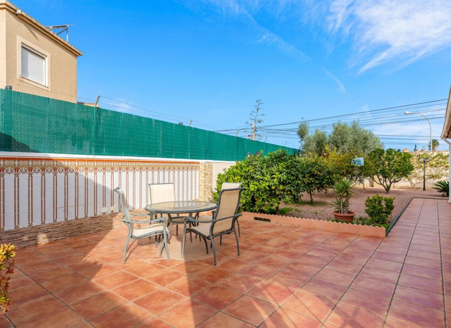 Resale - Villa - Torrevieja