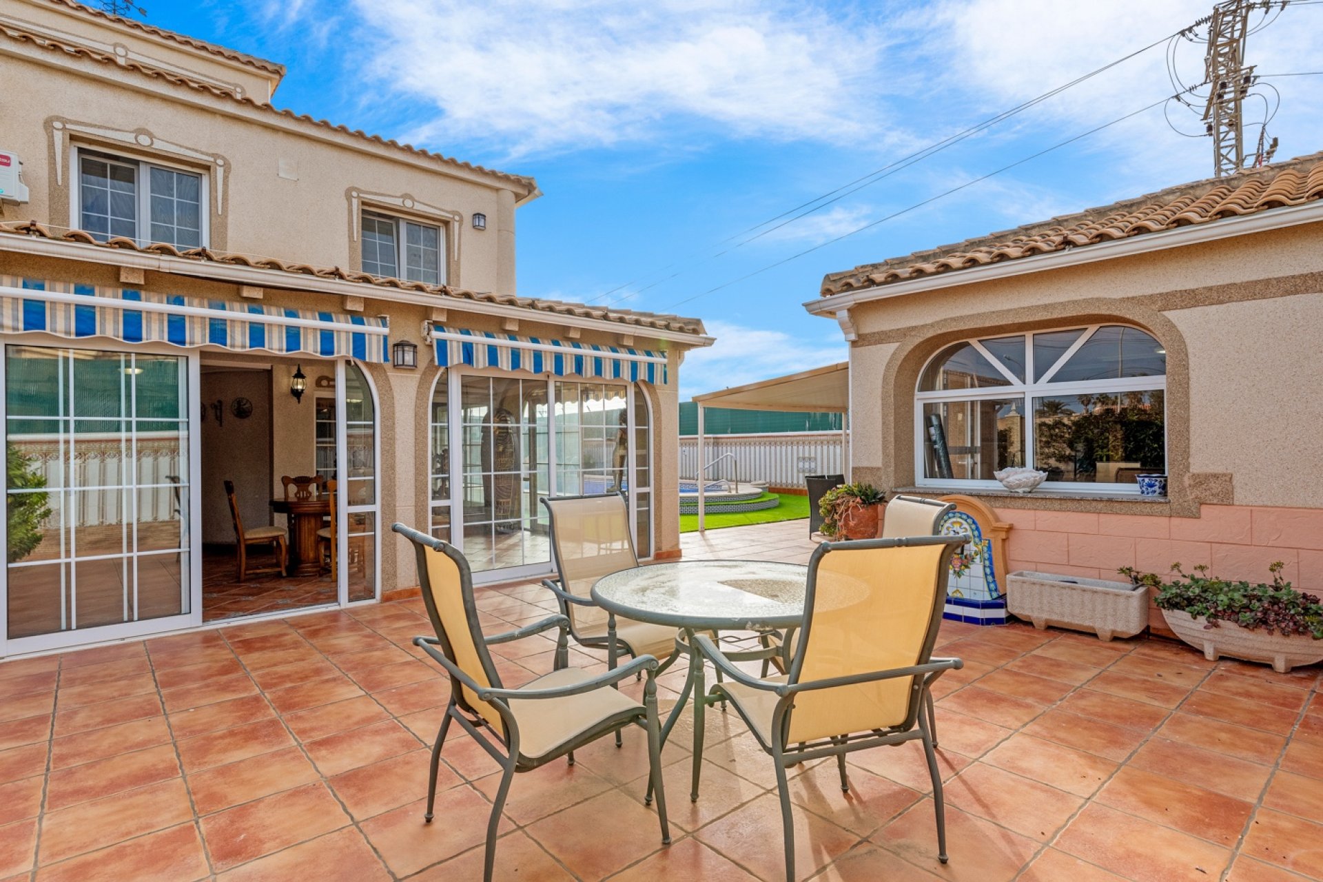 Resale - Villa - Torrevieja