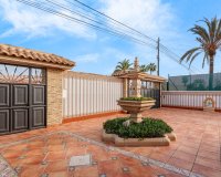 Resale - Villa - Torrevieja
