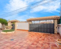 Resale - Villa - Torrevieja