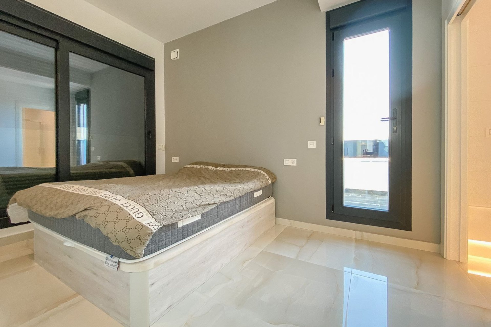 Resale - Villa - Torrevieja