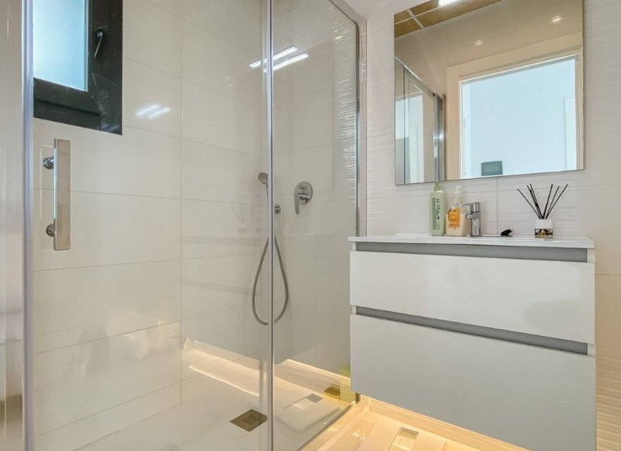 Resale - Villa - Torrevieja