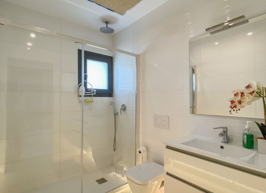 Resale - Villa - Torrevieja