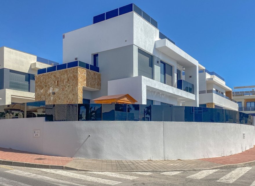 Resale - Villa - Torrevieja