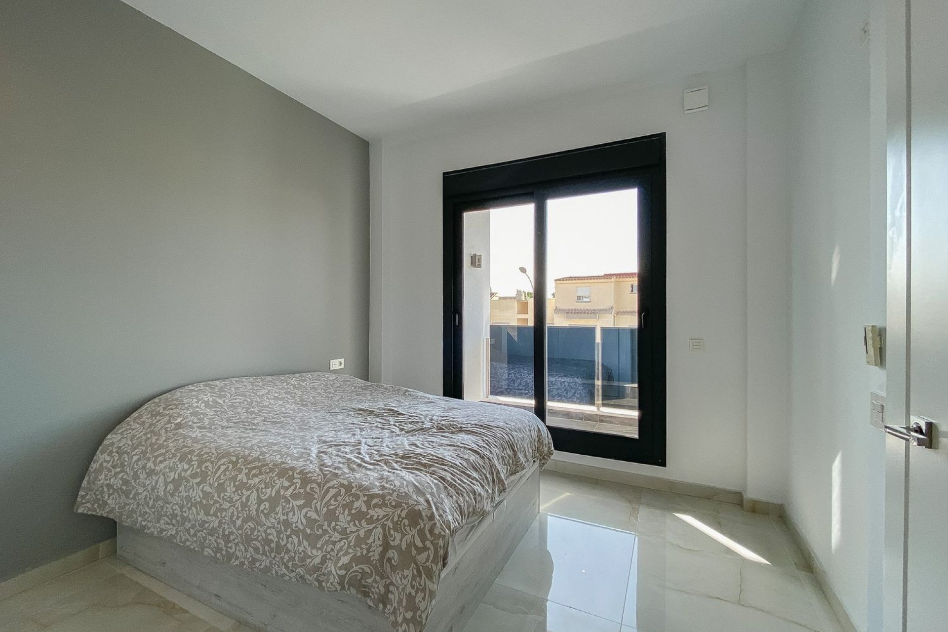 Resale - Villa - Torrevieja