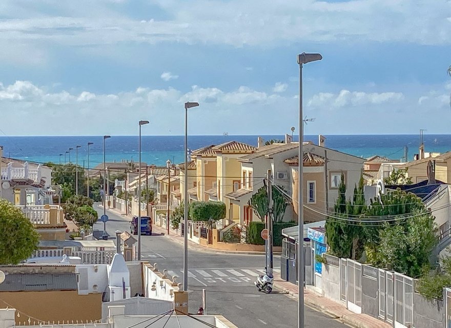 Resale - Villa - Torrevieja