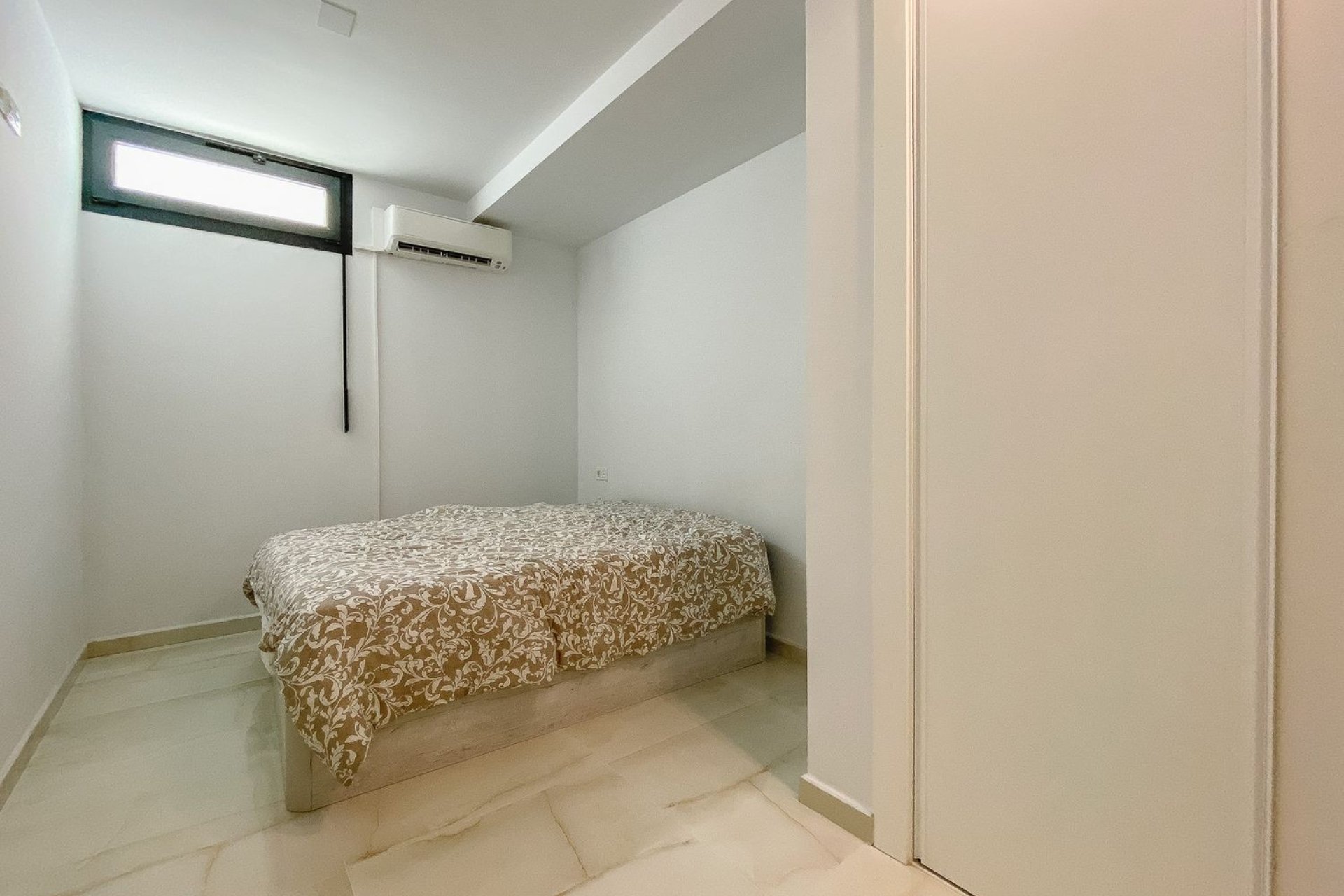 Resale - Villa - Torrevieja