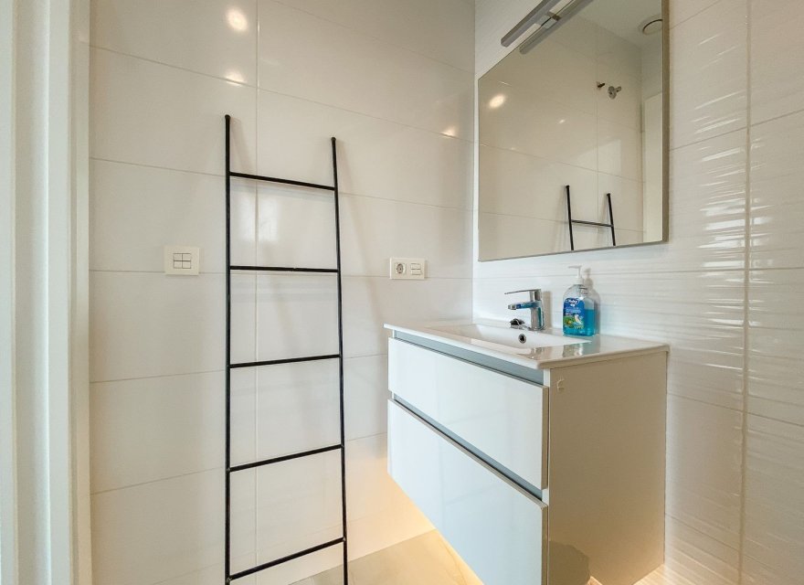 Resale - Villa - Torrevieja