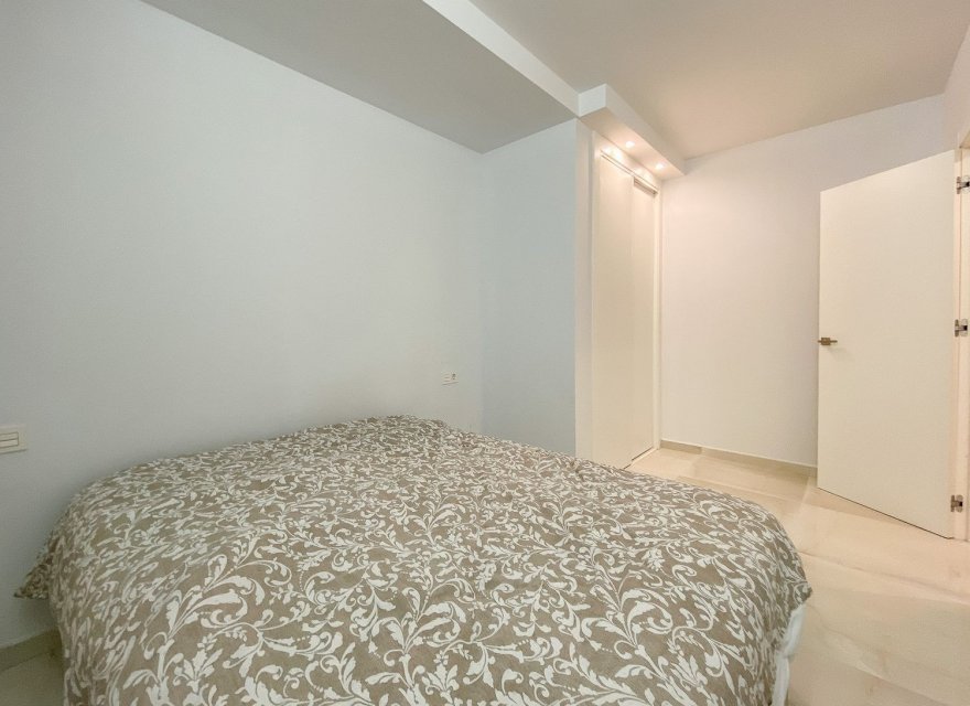 Resale - Villa - Torrevieja