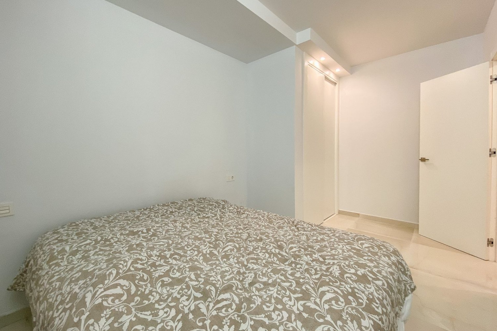 Resale - Villa - Torrevieja