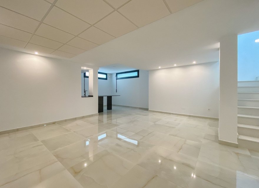 Resale - Villa - Torrevieja