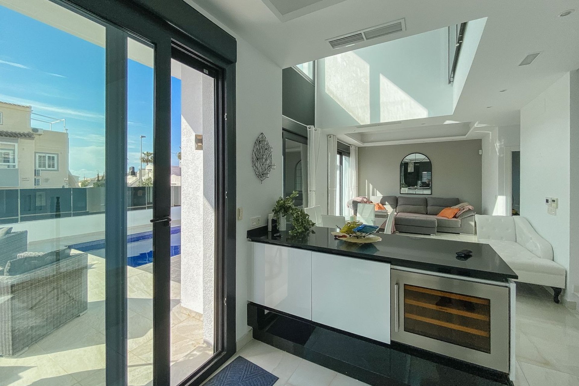 Resale - Villa - Torrevieja