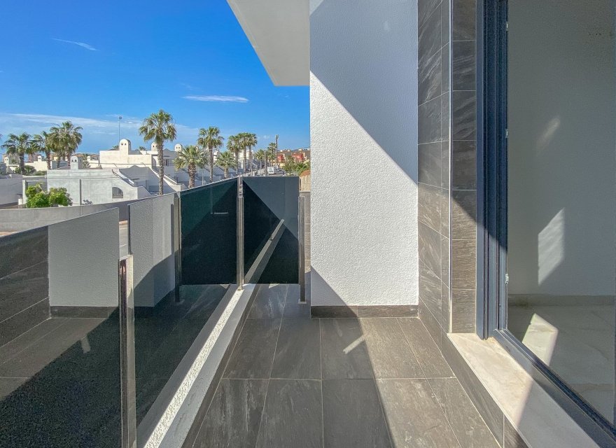 Resale - Villa - Torrevieja