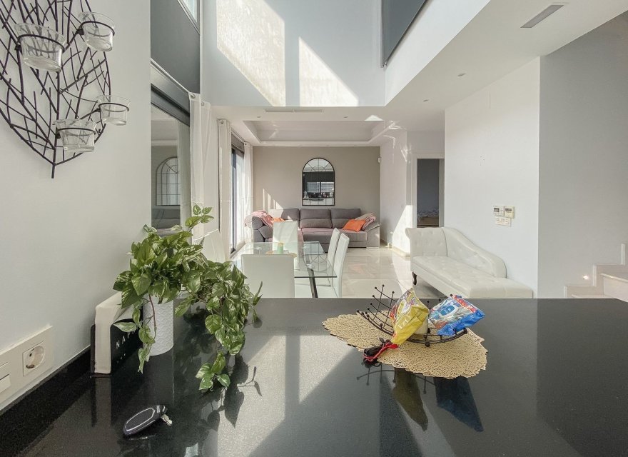 Resale - Villa - Torrevieja