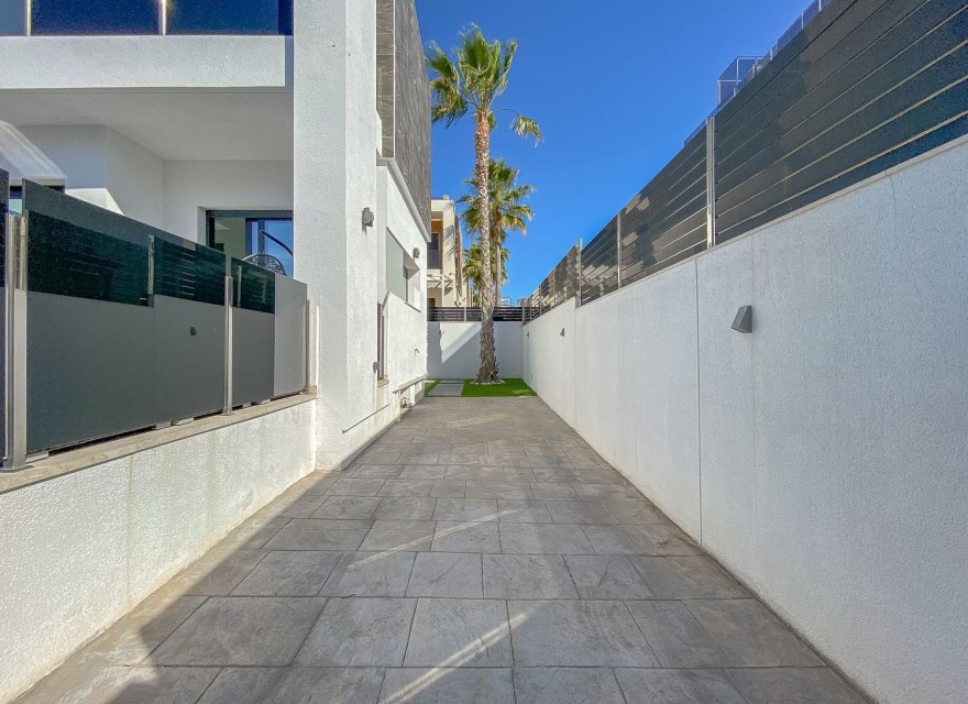 Resale - Villa - Torrevieja