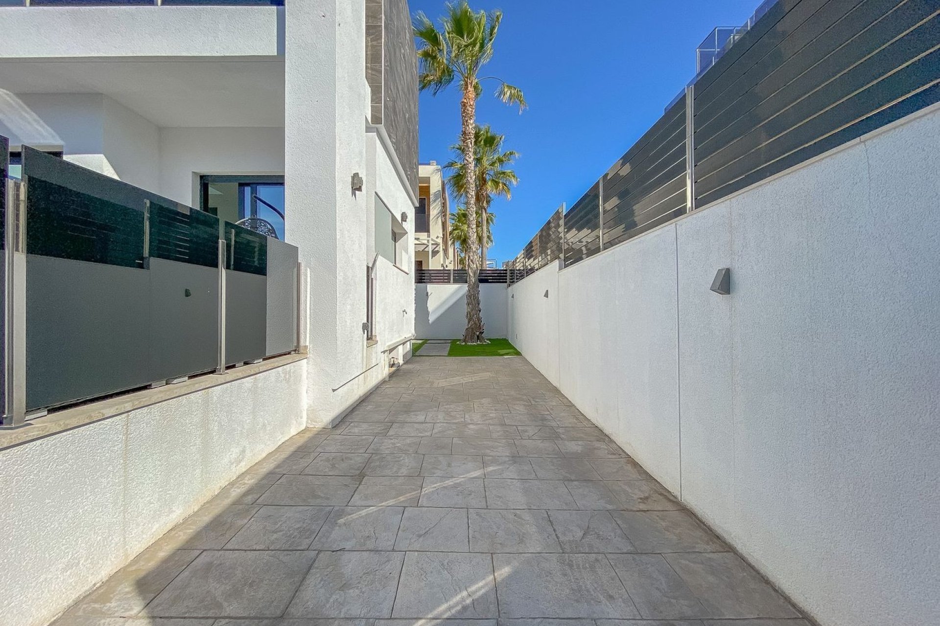 Resale - Villa - Torrevieja