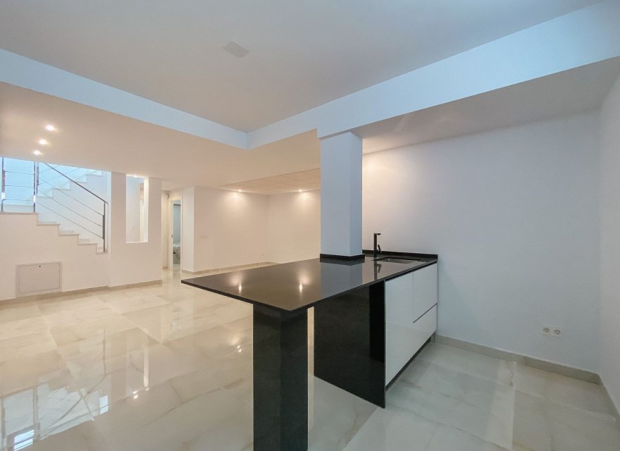 Resale - Villa - Torrevieja