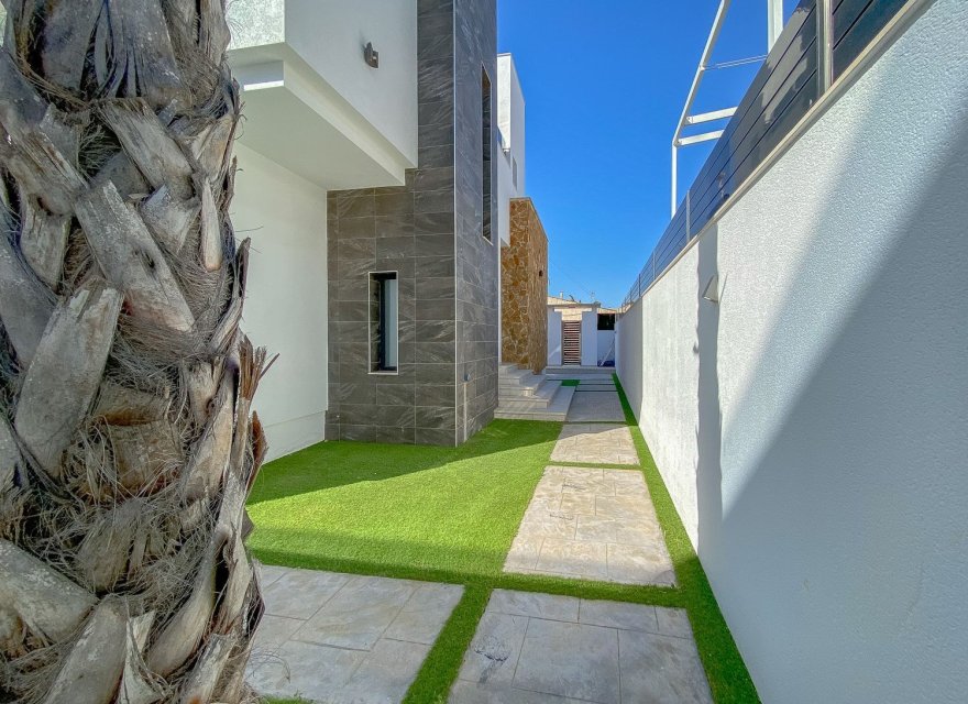 Resale - Villa - Torrevieja
