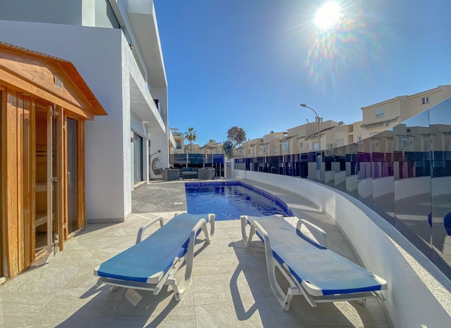 Resale - Villa - Torrevieja