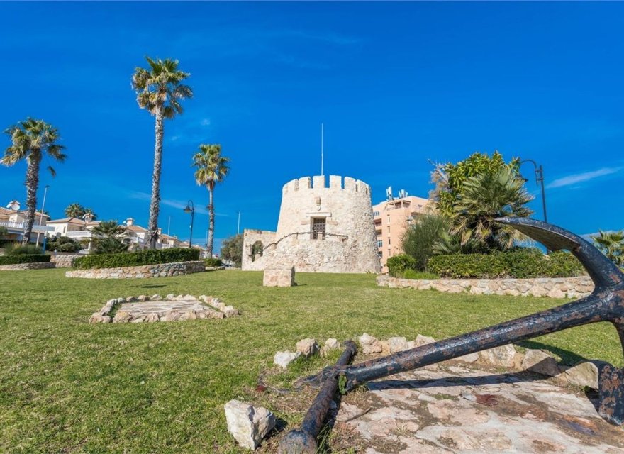 Resale - Villa - Torrevieja