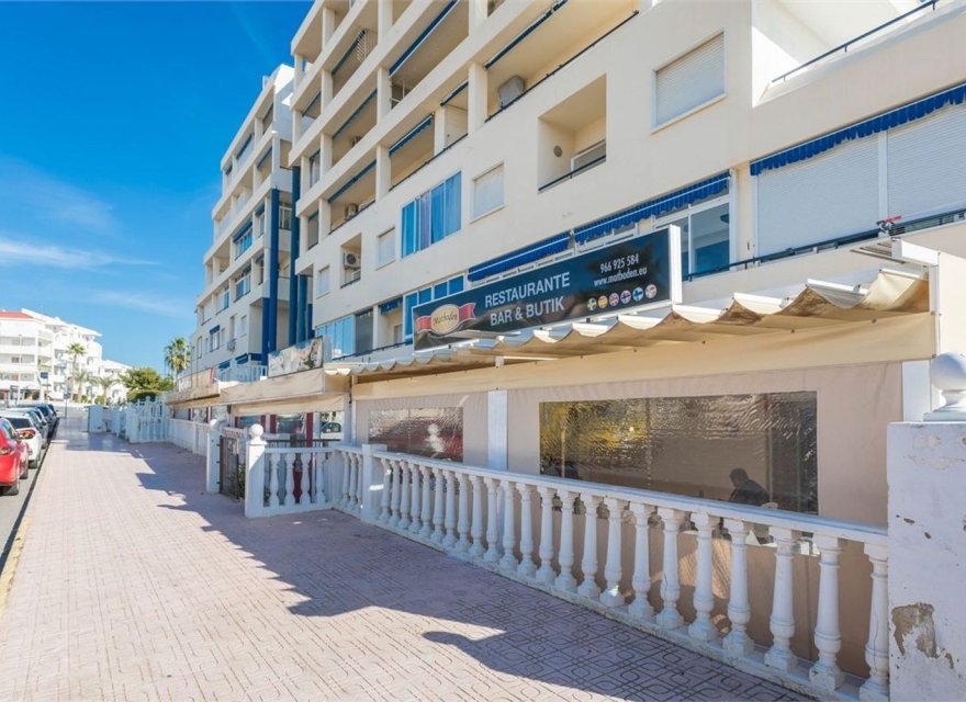 Resale - Villa - Torrevieja