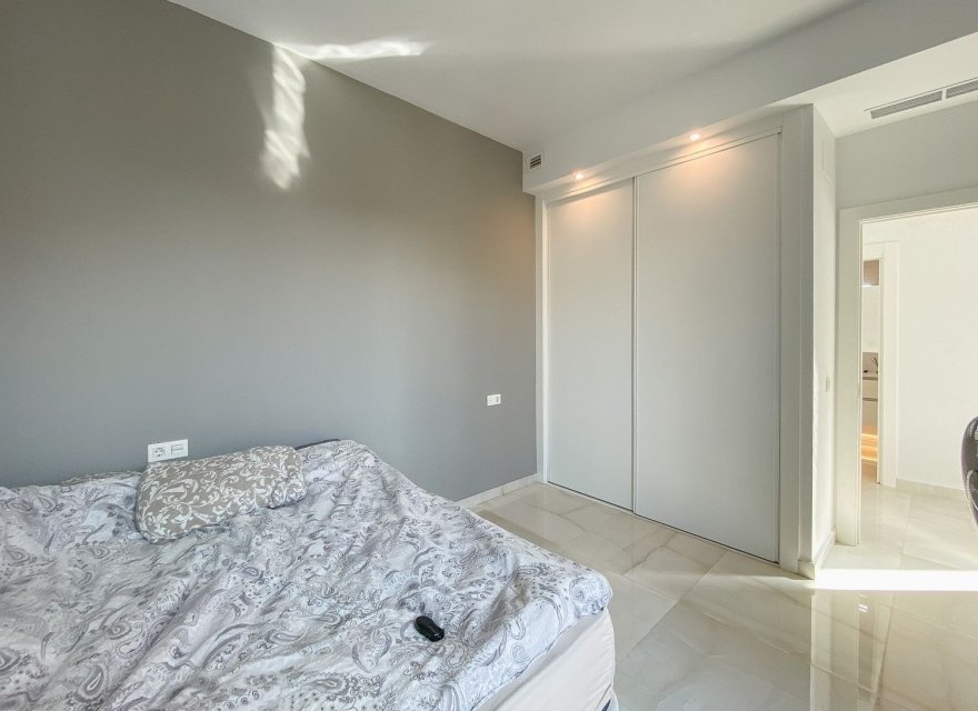 Resale - Villa - Torrevieja