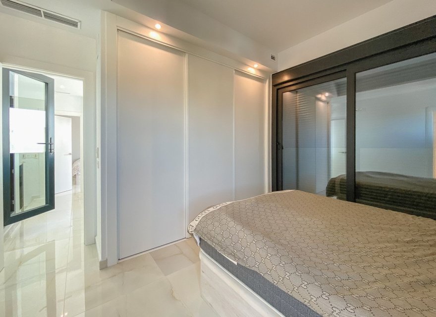 Resale - Villa - Torrevieja