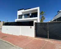 Resale - Villa - Torrevieja