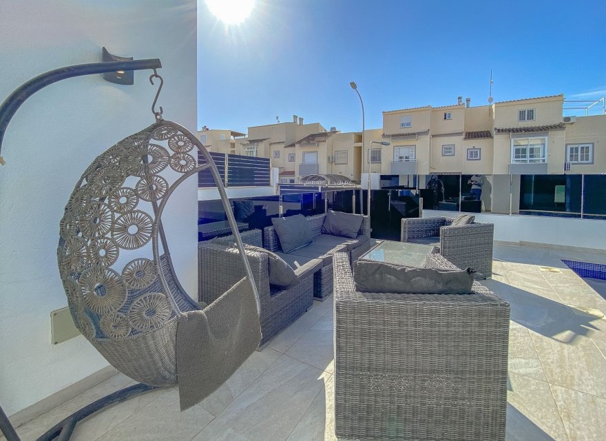 Resale - Villa - Torrevieja