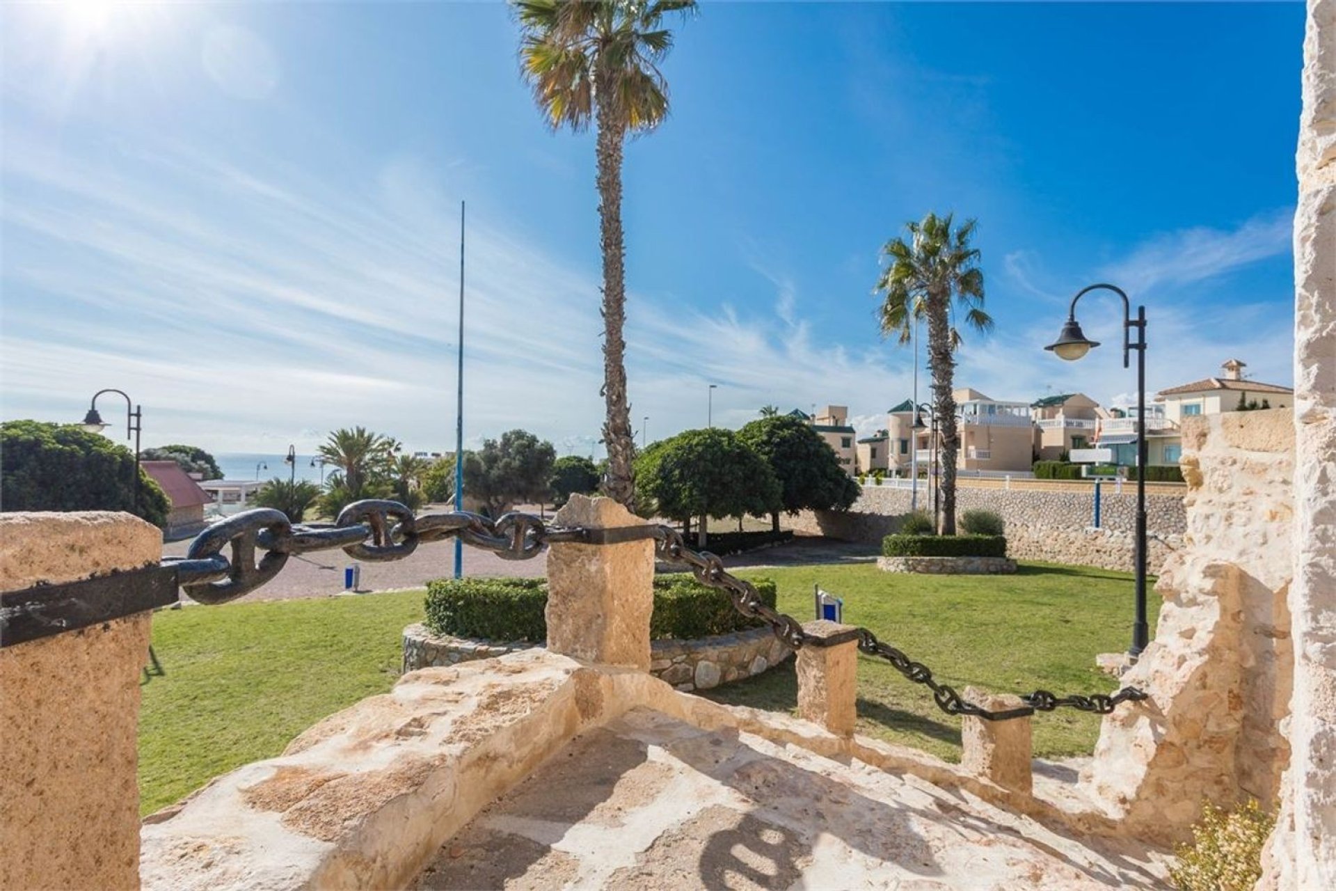 Resale - Villa - Torrevieja