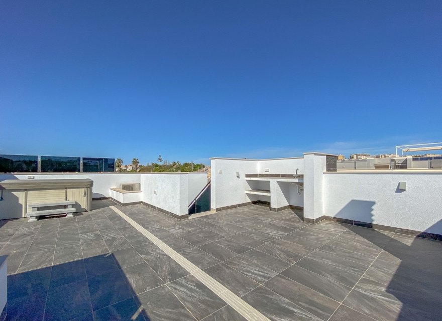 Resale - Villa - Torrevieja