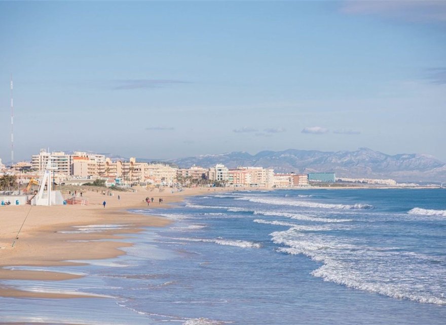 Resale - Villa - Torrevieja