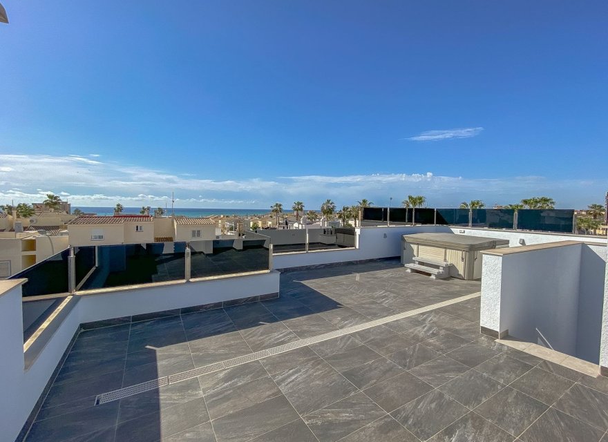 Resale - Villa - Torrevieja