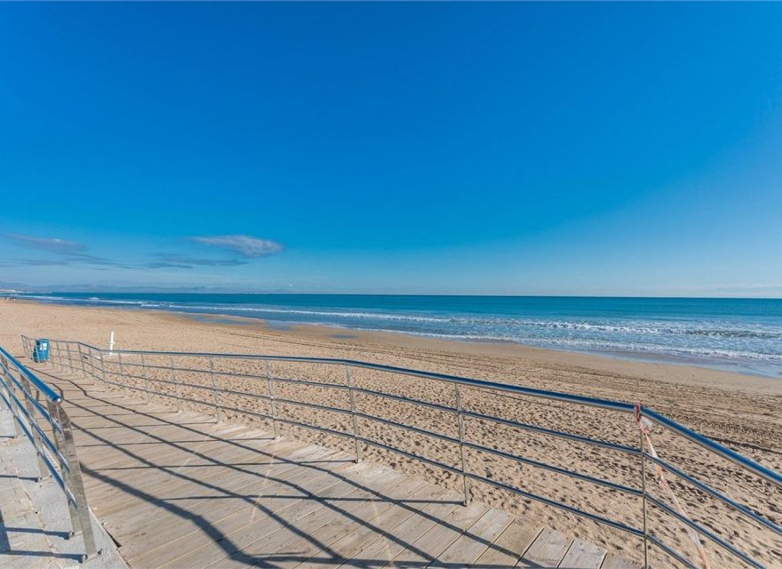 Resale - Villa - Torrevieja