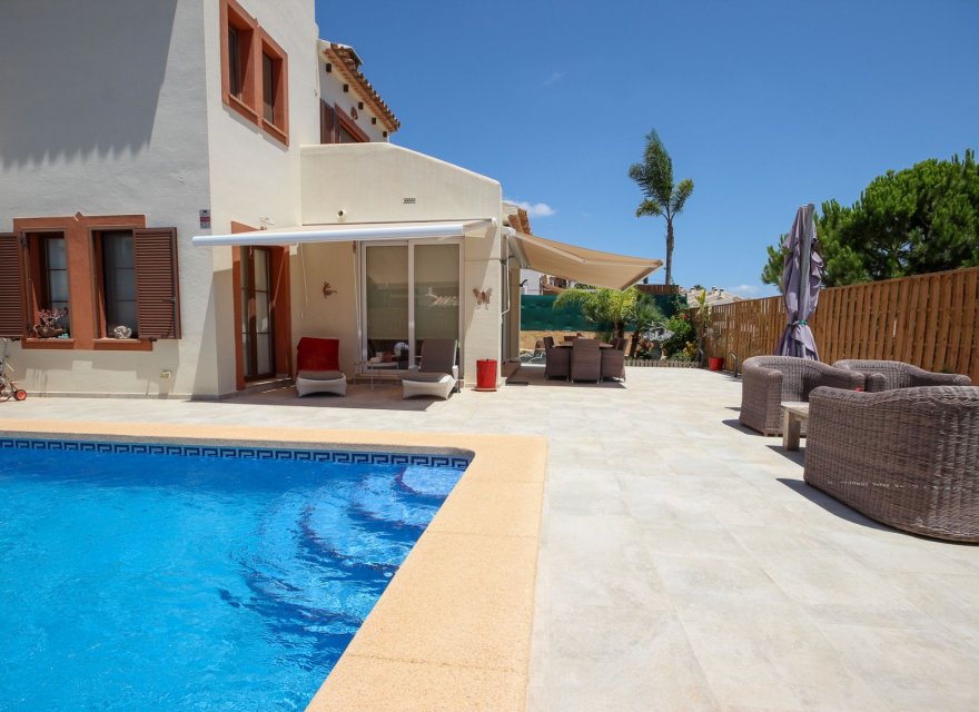 Resale - Villa - Villajoyosa