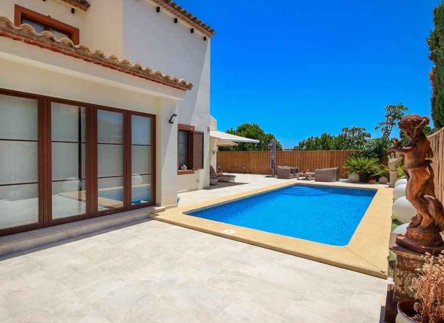 Resale - Villa - Villajoyosa