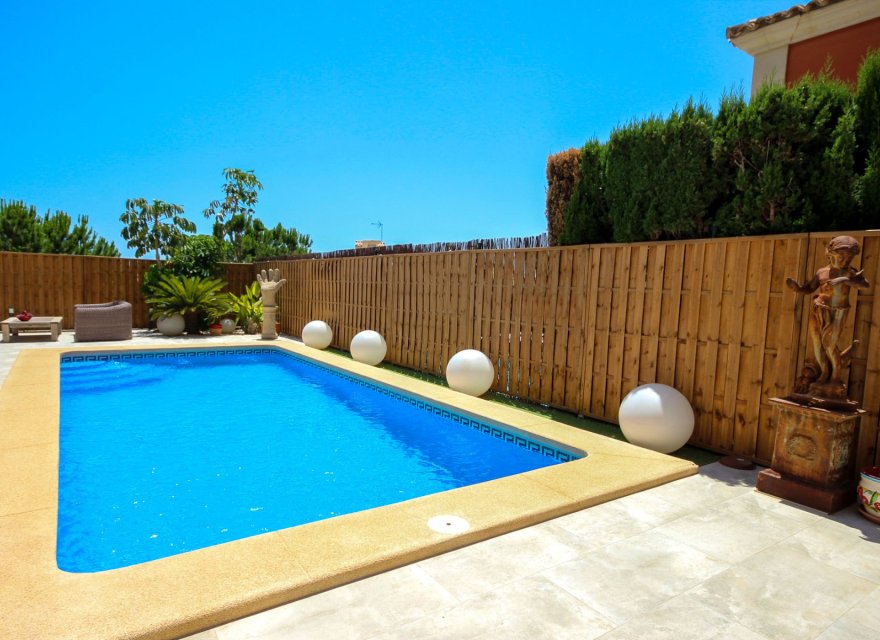 Resale - Villa - Villajoyosa